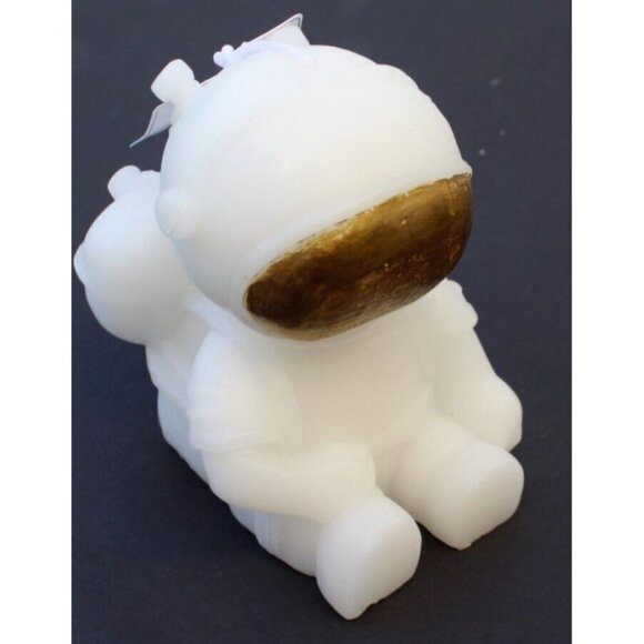 New Retro Out Of This World Astronaut Space Candle Room Decor Gift - Picture 2 of 3